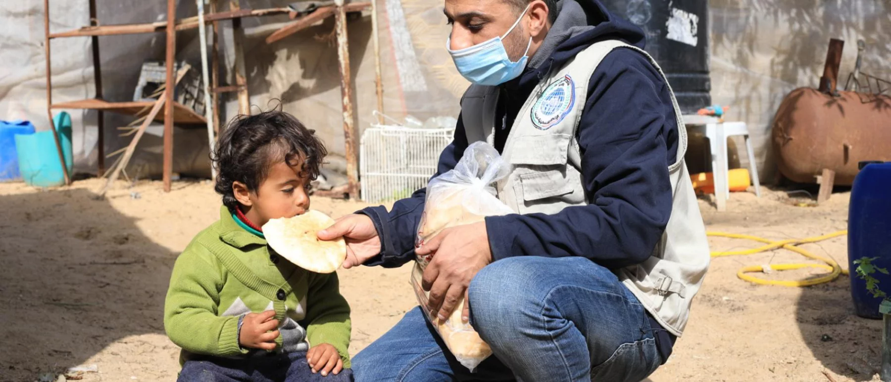 Photo d'arrière plan de la diapositiveAider les démunis